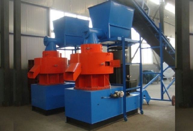 Ring Die Sawdust Pellet Machine With Automatic Lubricant Pump