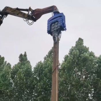 Four Eccentric High-Driving-Force Pile Driver