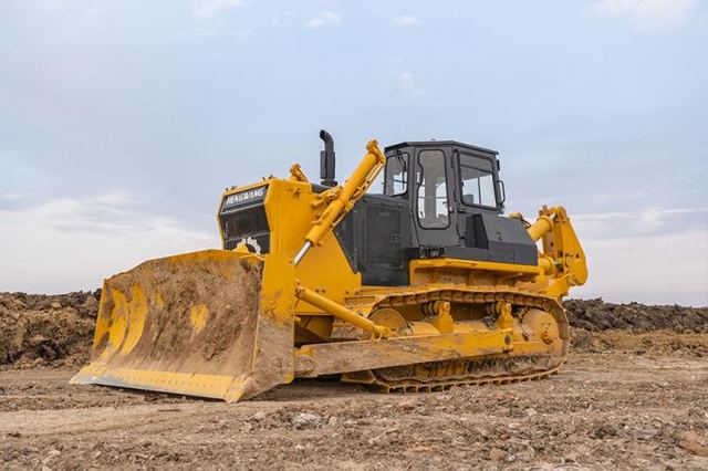 Yellow Color heavy duty bulldozer Easy Operate 320HP Construction For Forest