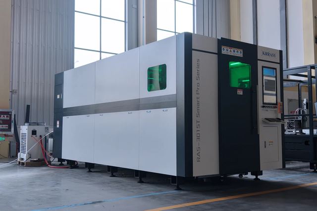 Máquina de corte a laser de 6000 W totalmente fechada com mesa intercambiável