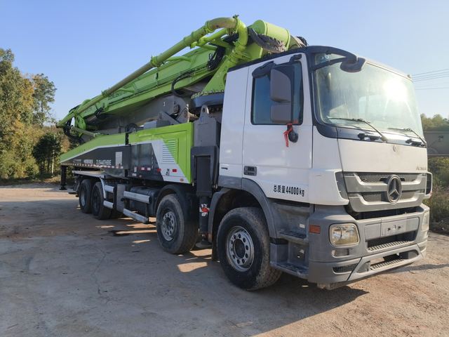 Used 2018 Zoomlion 56m Concrete Pump Truck Mercedes-Benz Chassis Euro 5