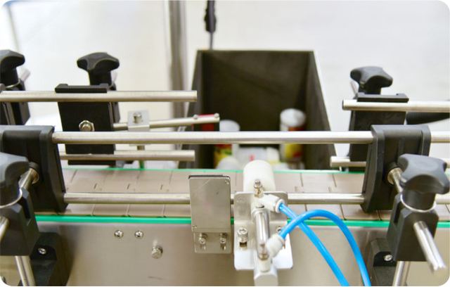 Variable Volume Chemical Liquid Filling Machine with PLC Control