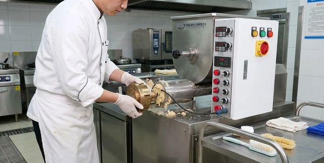 Best Pasta Machine for Small Catering Business: 2026 Commercial Guide