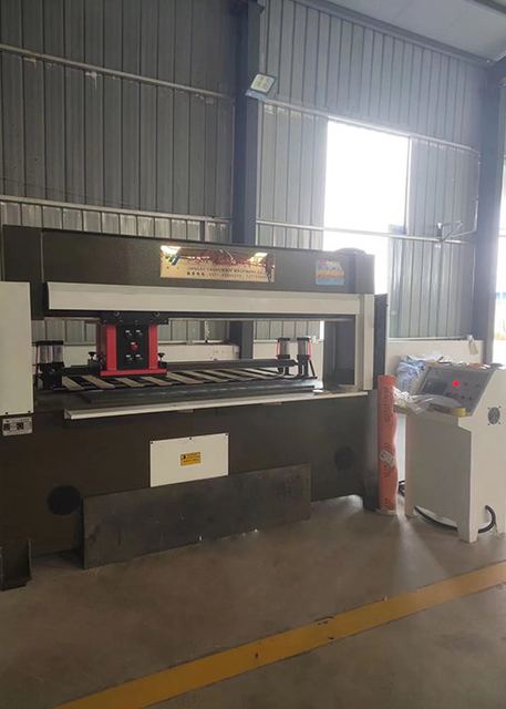 25T Traveling Head Hydraulic Die Cutting Machine PLC Control