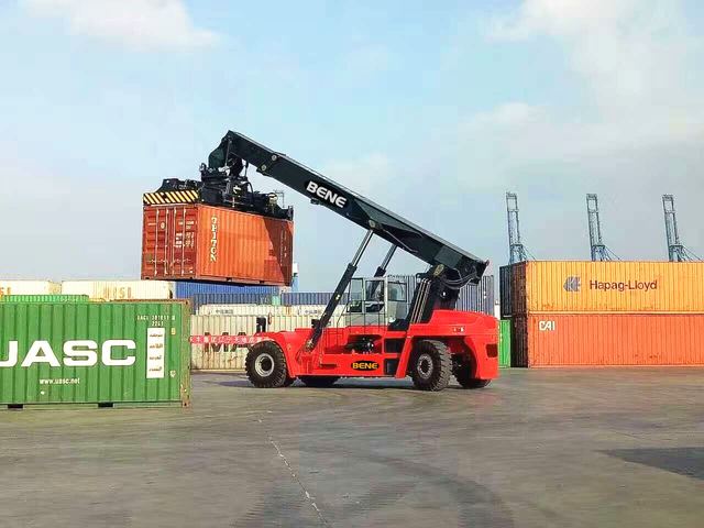 Chinese 45 ton container reach stacker manufacturer with DANA transmission