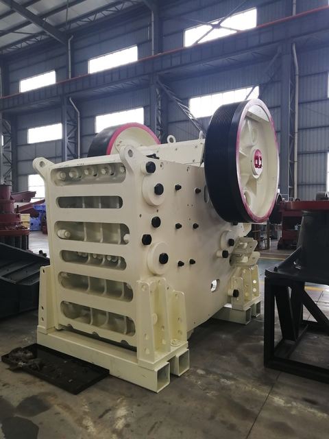 Riverstone Basalt Jaw Crusher 250Kw Limestone Crushing Equipment