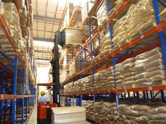 Warehouse Storage Shelving Heavy Duty Pallet Racking Solid Sturdy Racks