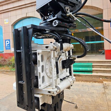 SV300 Side Grip Pile Driver