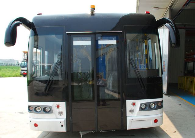 110 Shuttle Airport Apron Bus Roomy Entrances