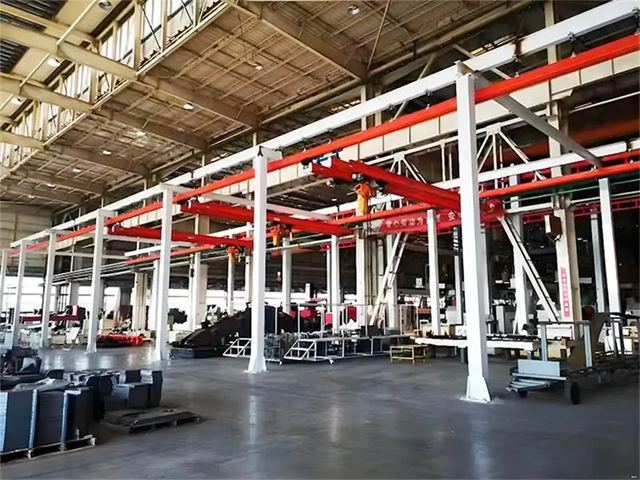 Freestanding Bridge Crane: Modular Design & Self-Supporting Workstation Solutions