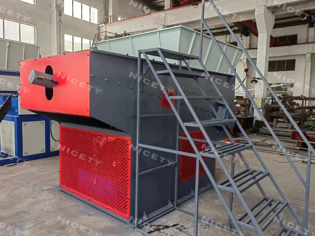 Single shaft shredder machine