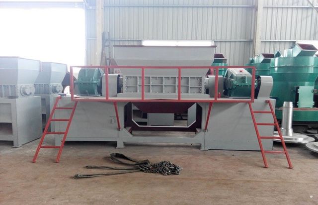 1-4T/H capacity double roller shredder