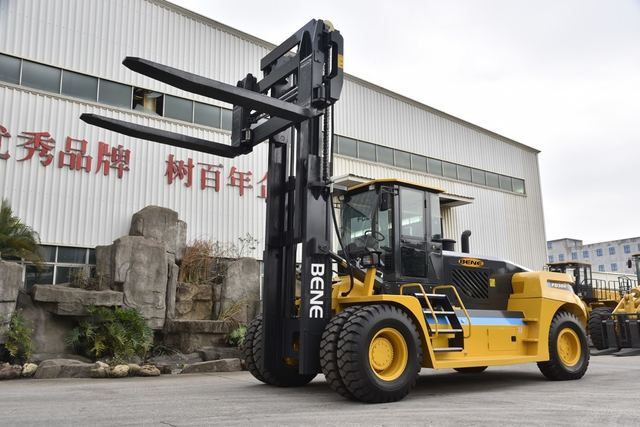 Chinese 30ton forklift FD300 178KW Diesel Forklift Truck with 4000mm Mast