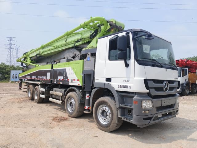 Premium Used 2018 Zoomlion 60m Pump Truck With Full Mercedes-Benz Chassis
